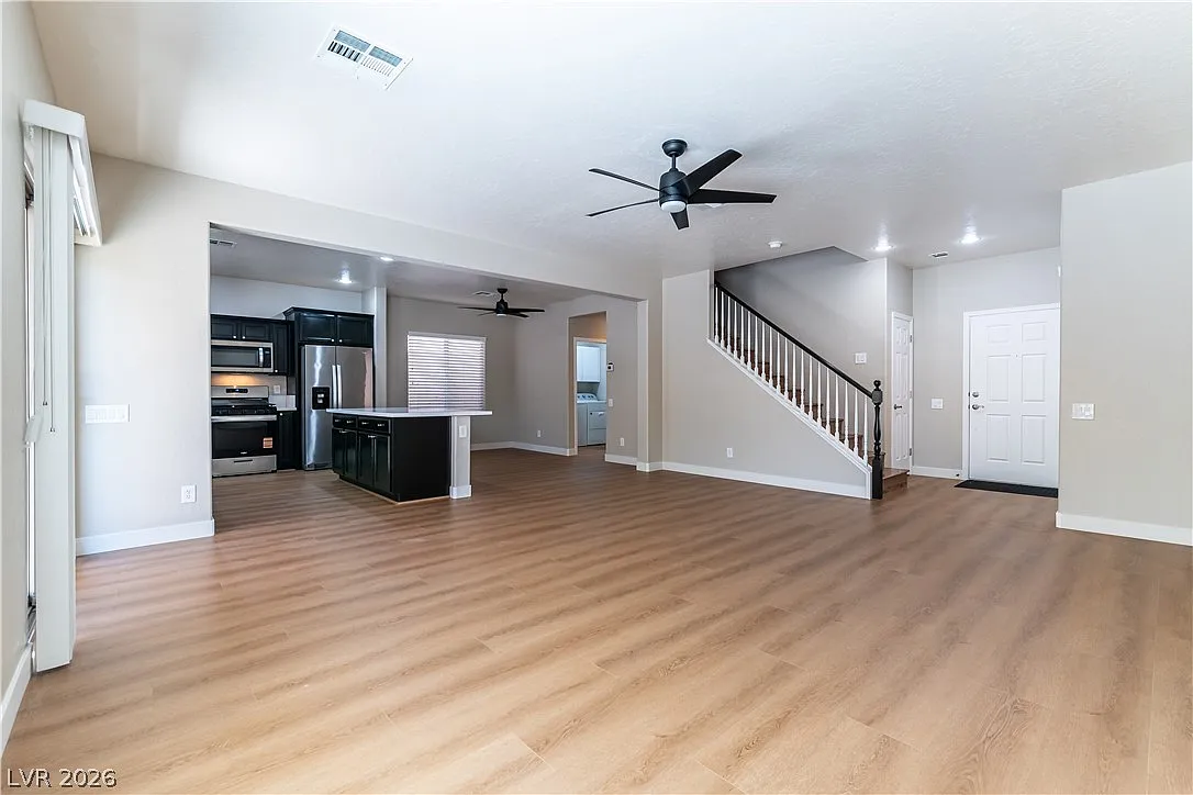 3 bed, 2.5 bath, 1719 sqft, $2,495 — Photo 3