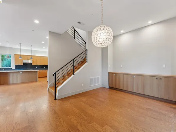 5917 Balboa Dr, Oakland, CA 94611