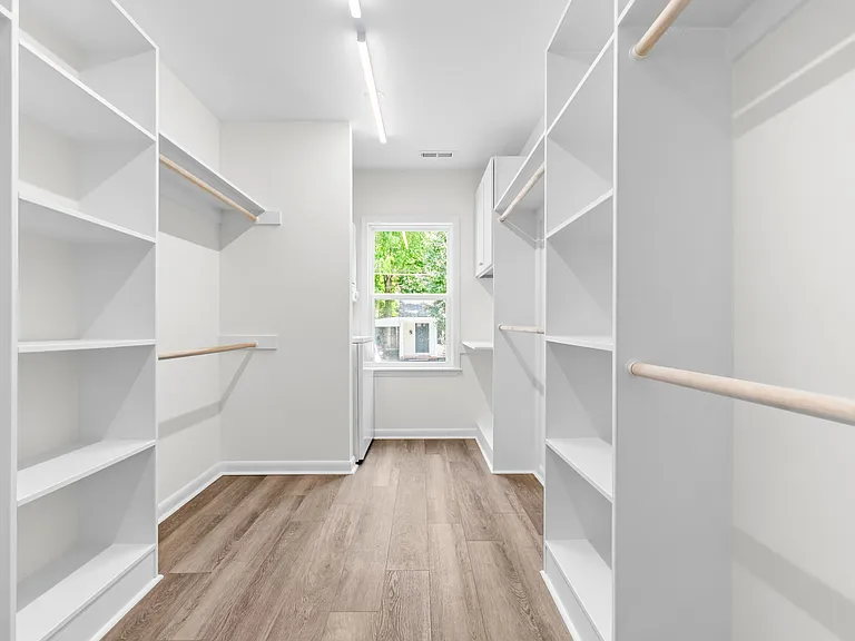 320 Clay St — Photo 16