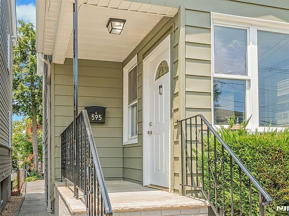 3rd image of 595 Forest St
