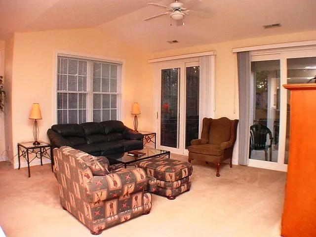 1 bed, 1.0 bath, $1,600 — Photo 3