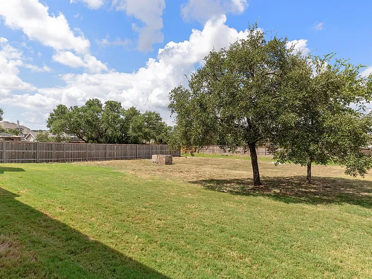270 Lilly Blf — Photo 24