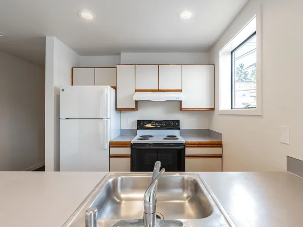 Bradley, 3053 NW 65th St #101, Seattle, WA 98117