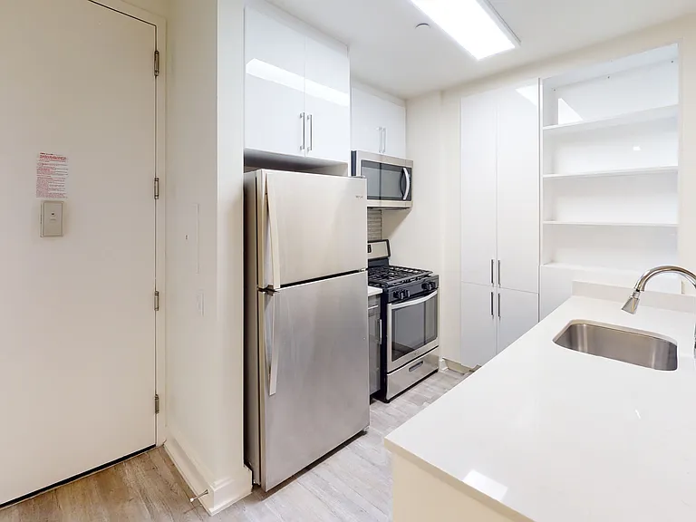 10 Hanover Square — Photo 102
