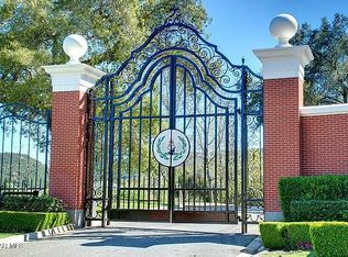 863 W Stafford Rd, Thousand Oaks, CA 91361