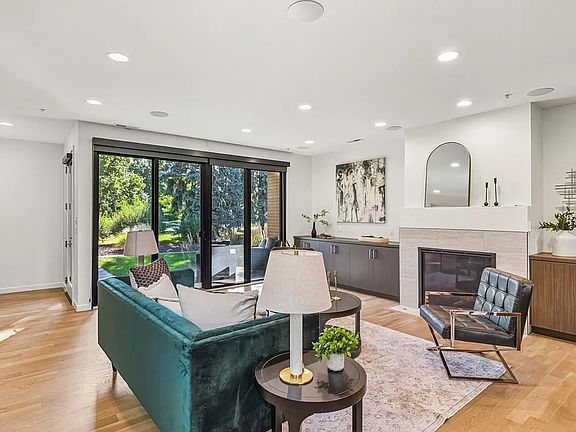 3rd image of 203 S Marion Pkwy #203
