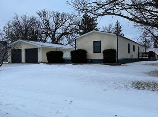 606 1st St S, Karlstad, MN 56732
