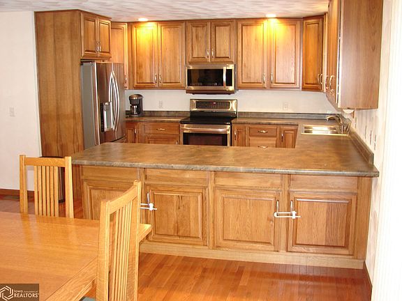 4th image of 702 E Harvest Dr