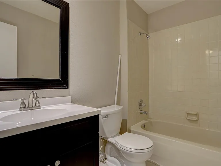 10701 Hobbit Ln — Photo 27
