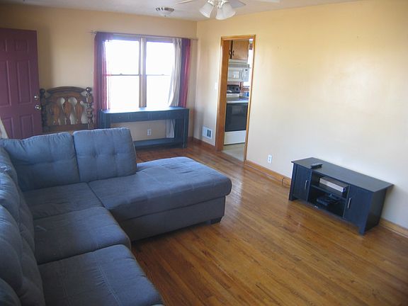 3rd image of 107 North Gln