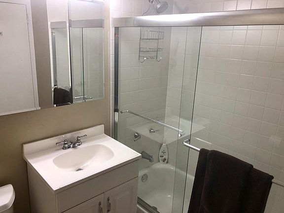 5th image of 1460 N Sandburg Ter APT 2909A