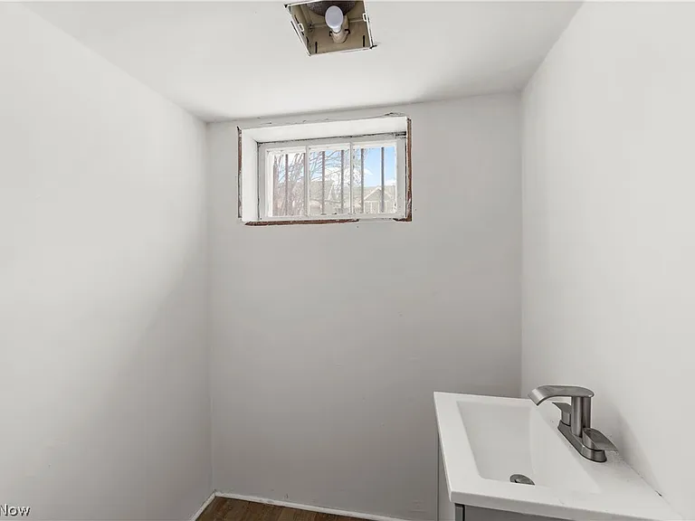 867 East Blvd — Photo 38