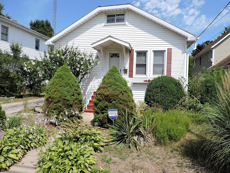 1st image of 1625 Langley Ave