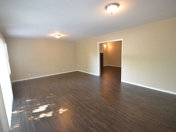 3rd image of 8524 Saloma Ave