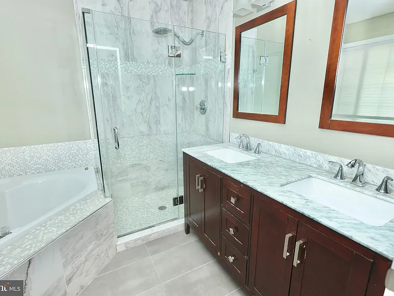 6633 Creek Point Way — Photo 49