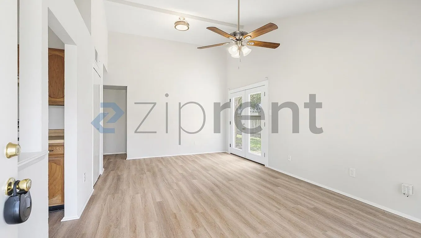 3 bed, 1080 sqft, $1,395 — Photo 1