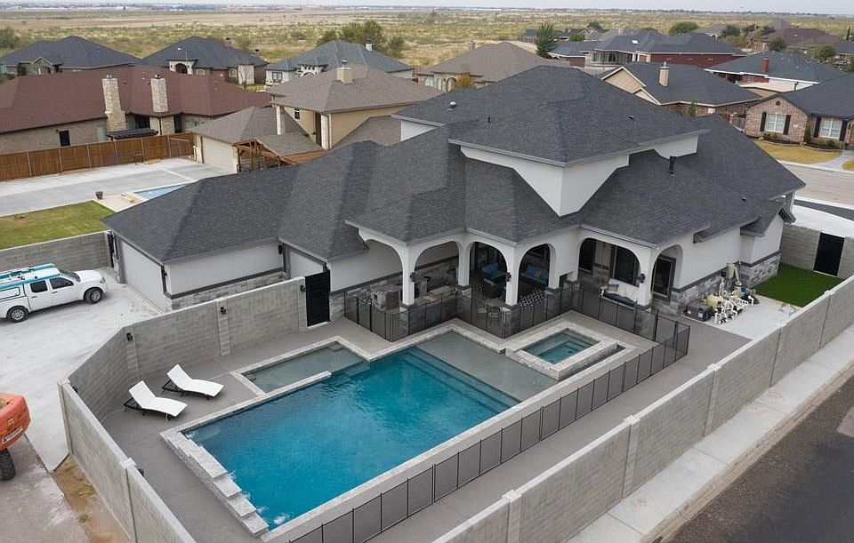 1st image of 17 Maravilla Cir