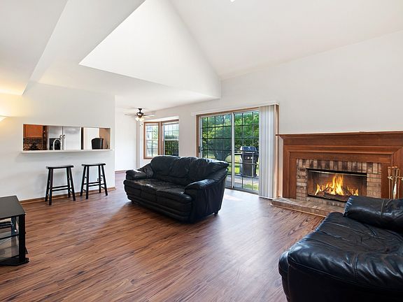 2nd image of 9233 Lakeview Dr