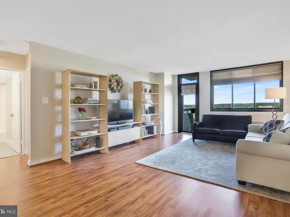 801 N Pitt St APT 1601, Alexandria, VA 22314