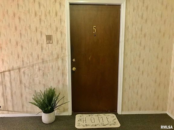 2nd image of 1905 Jeanette Ln APT 5