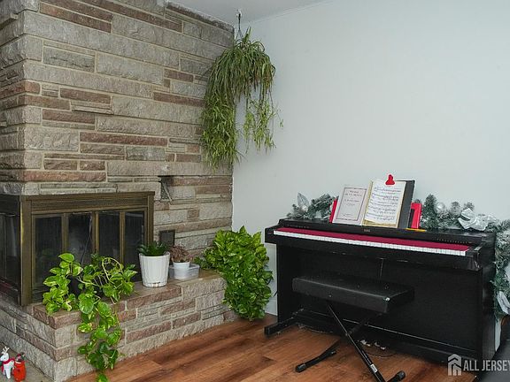 4th image of 168 Line Rd