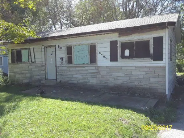 10437 Duke Dr, Saint Louis, MO 63136
