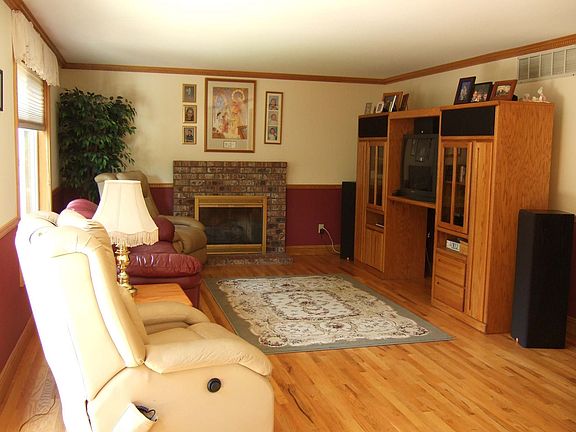Large Family Room with Gas Fireplace