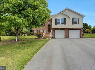 3828 Mountain Shadow Cir, Fayetteville, PA 17222