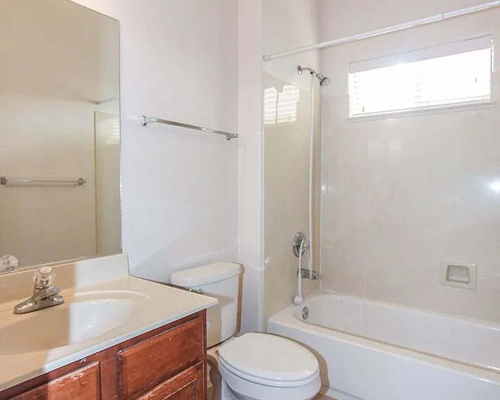 1060 Stratus Way — Photo 14