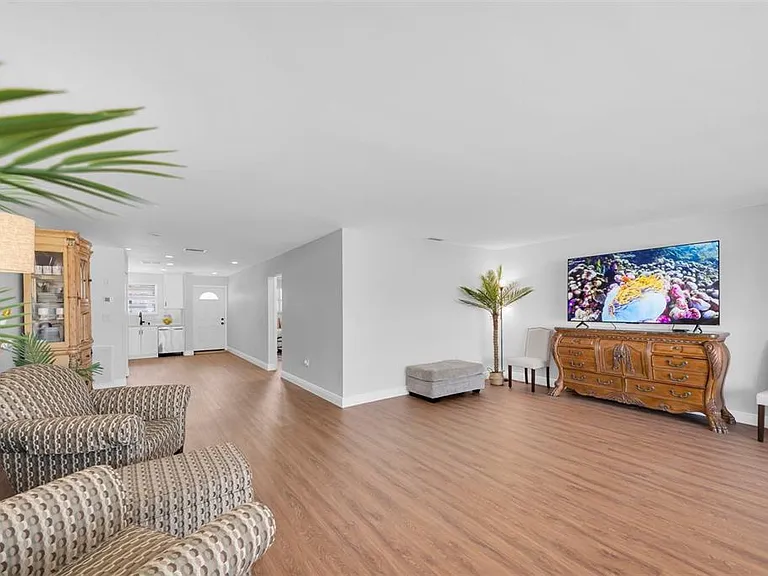 6025 Shore Blvd S #405 — Photo 10