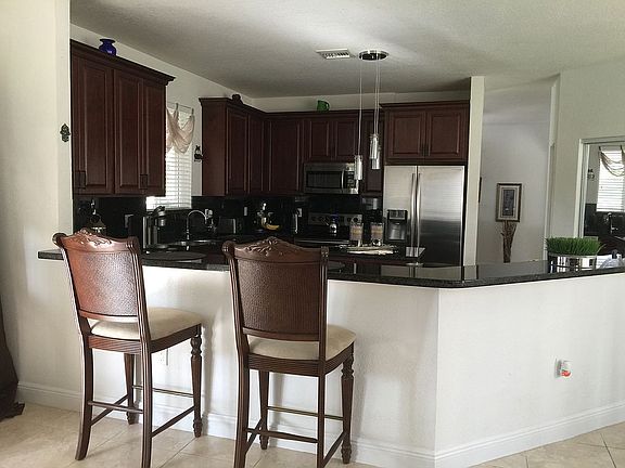 Kitchen with Breakfast Bar