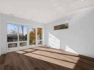 1439 W Fillmore St #206, Chicago, IL 60607