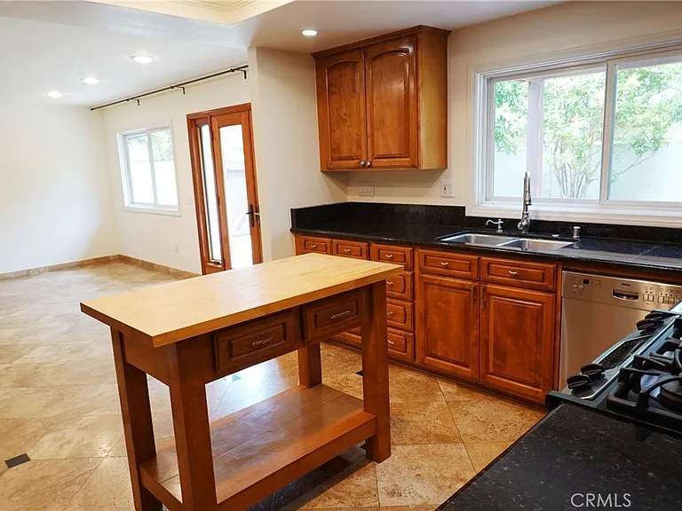 6232 Hesperia Ave — Photo 15