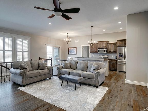 4th image of 2726 Shoreline Dr W