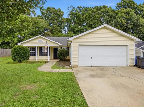 467 Bedford Knoll Dr, Winston Salem, NC 27107