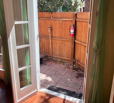 3rd image of 1127-1135.5 N Vista St #1129
