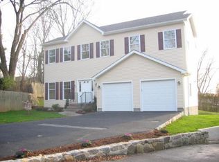 9 Fitch Ln, Riverside, CT 06878
