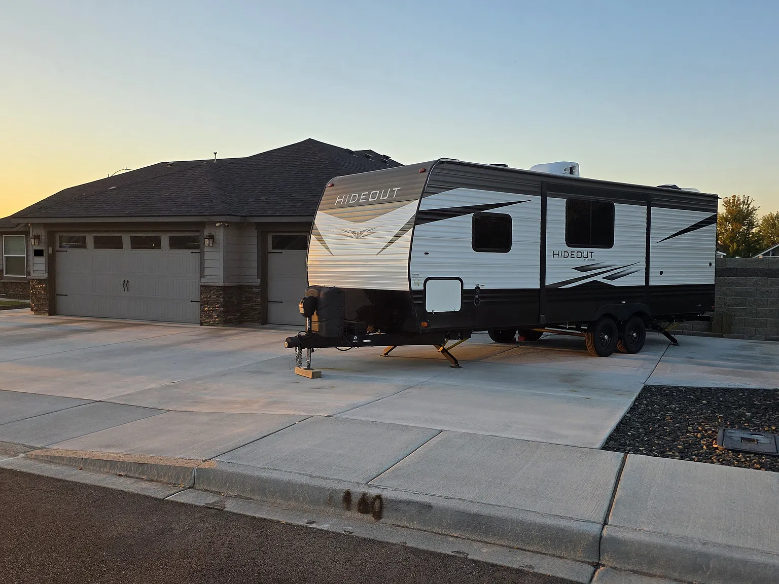 3900 Curtis Dr — Photo 3