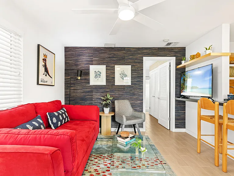615 NE 10th Ave #101B — Photo 2