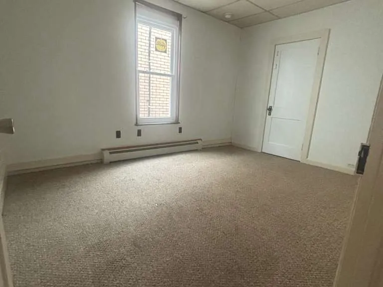 919 W Market St #2R — Photo 3