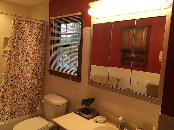 4th image of 1002 Village Dr
