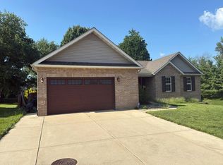 2763 Cascade Lake Dr, Shiloh, IL 62221