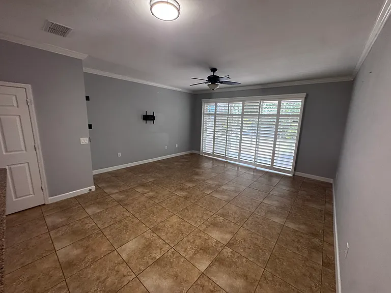 1289 Oxford Ln — Photo 15