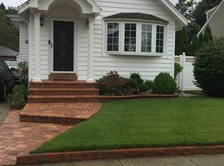 13521 242nd St, Rosedale, NY 11422