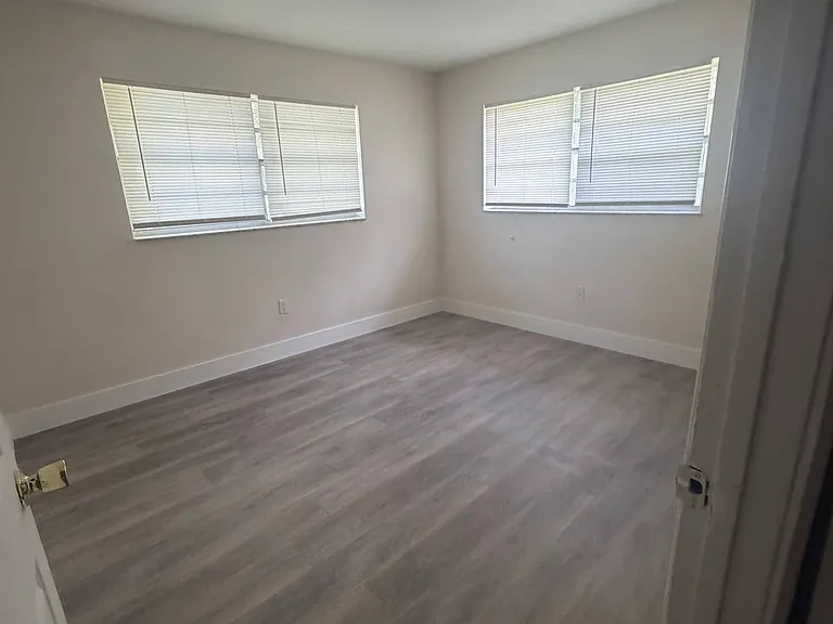 17507 NW 7th Ave — Photo 7