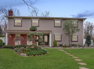 33 Sandburg Dr, Morganville, NJ 07751