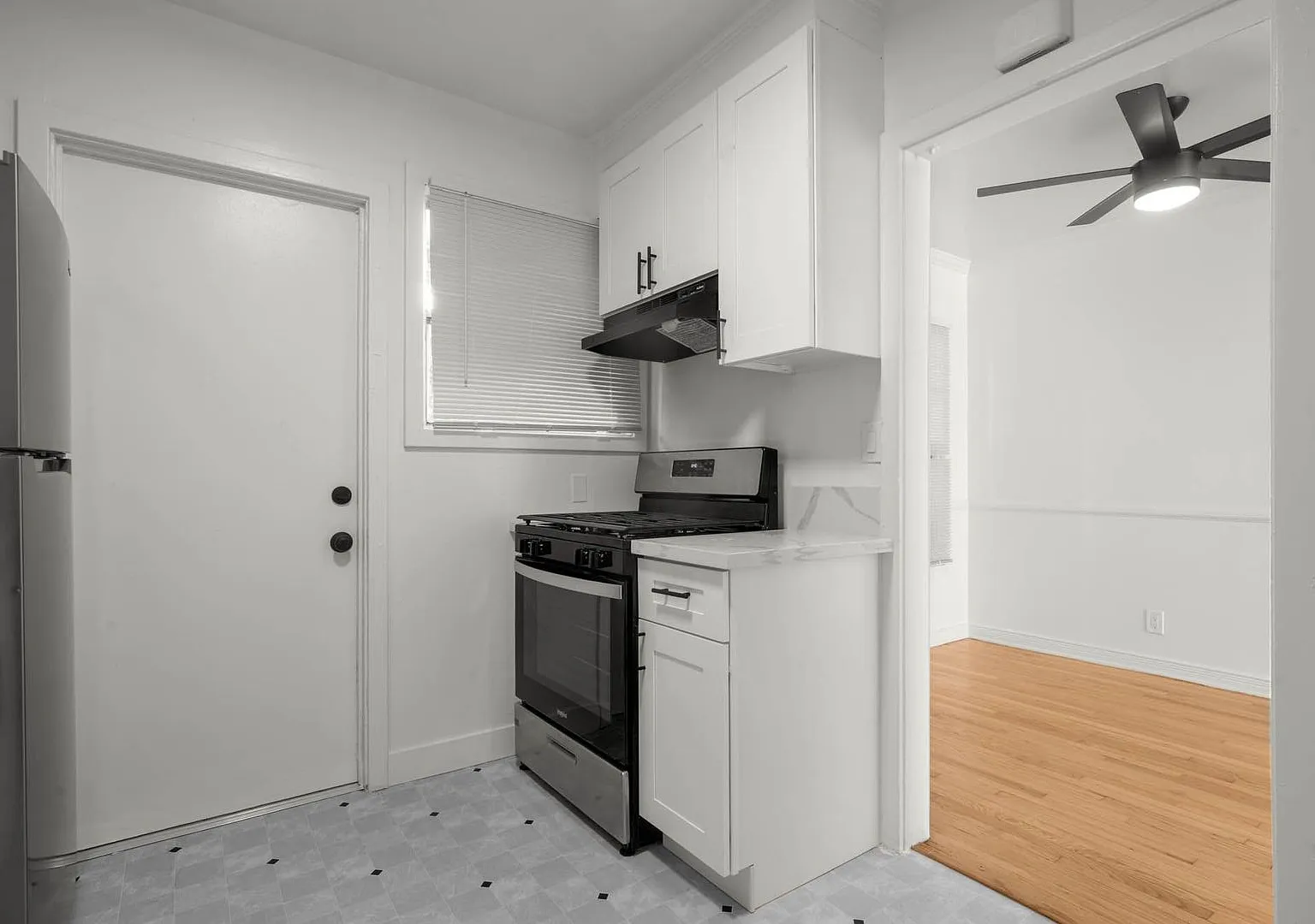 3335 W. Stocker Street — Photo 4