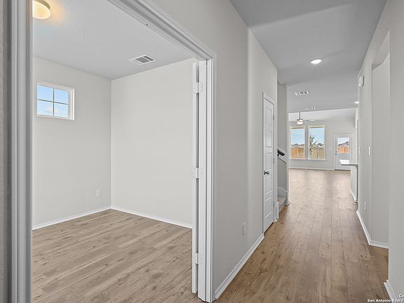 4th image of 646 Broomsedge St