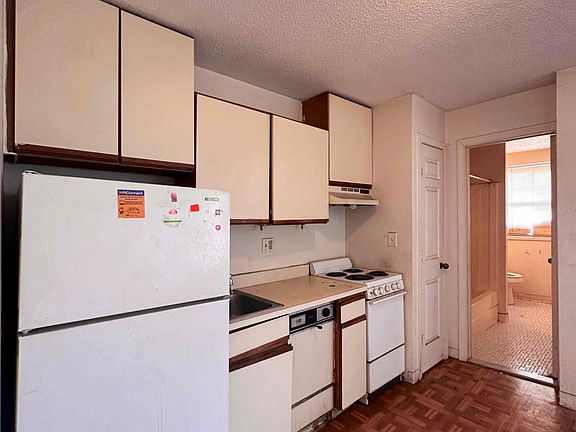 2nd image of 1409 Chapel St #37