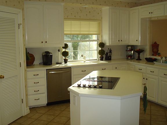 3rd image of 215 Beachwalk Ln